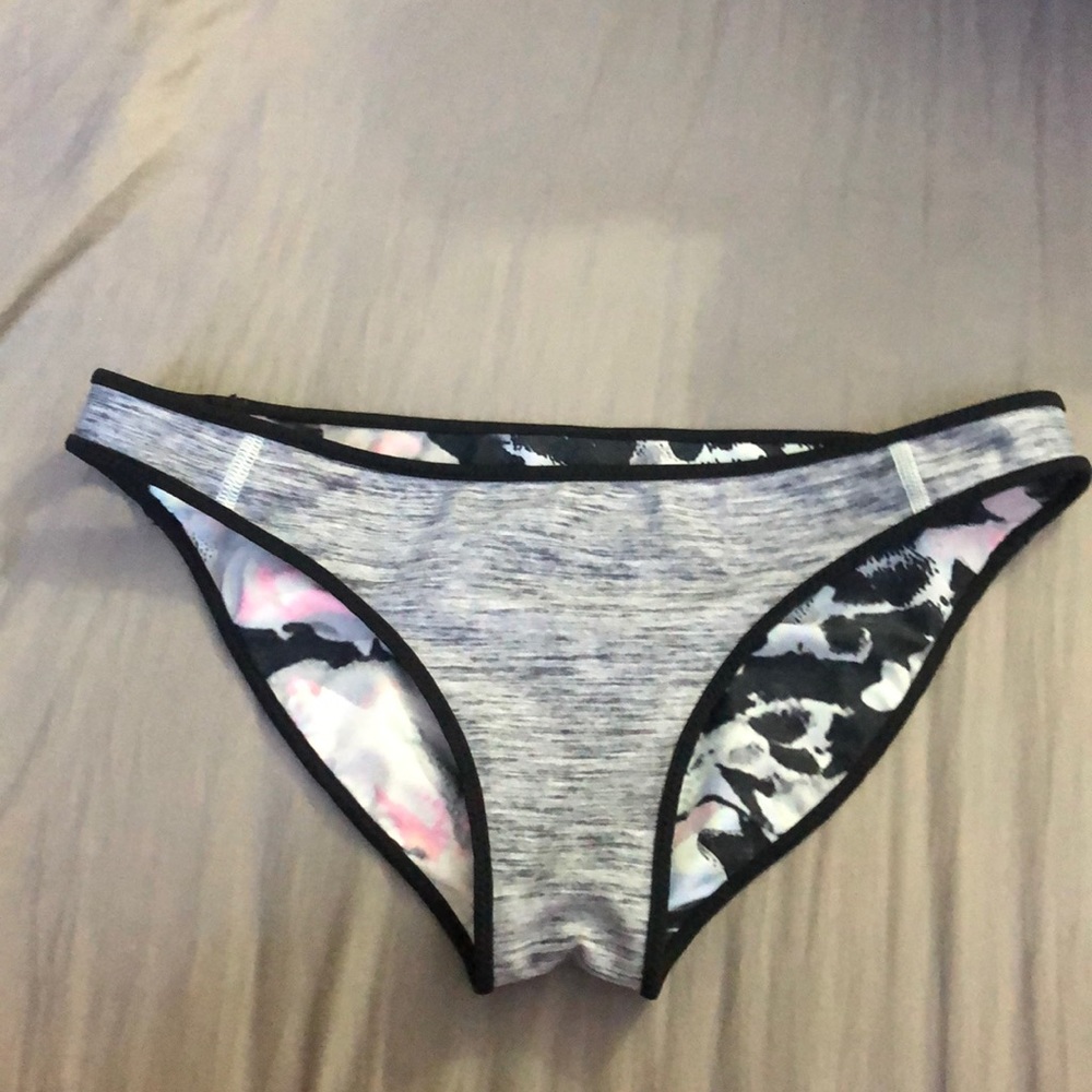 Lululemon Reversible bathing suit bottoms